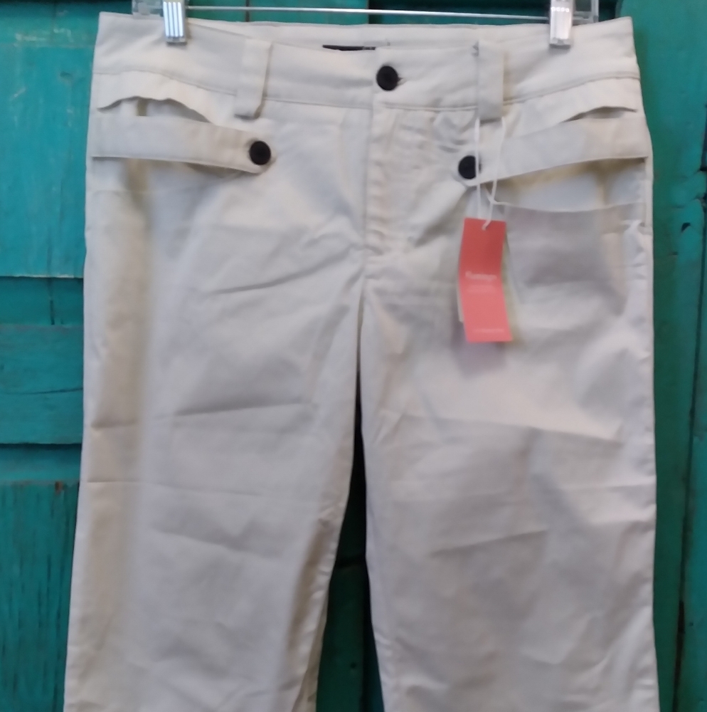 NWT Women's Flamingo Brand Tan Khaki Crops, With Button Detail Sz Medium 8